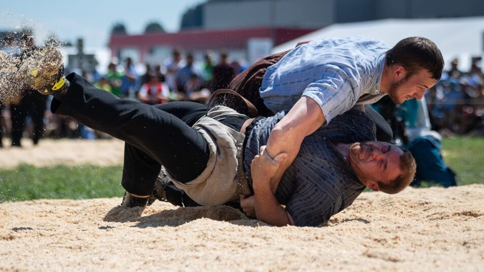 Der Gontner Thomas Koch (unten) sicherte sich seinen ersten Teilverbandskranz trotz der Niederlage gegen Kilchbergsieger Damian Ott.
